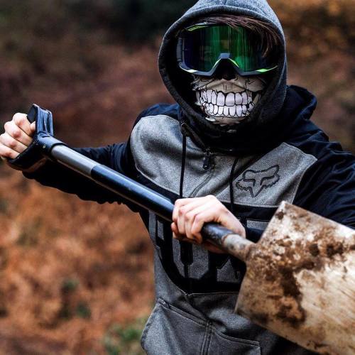 two-wheels-one-love:  Source : Sam Reynolds