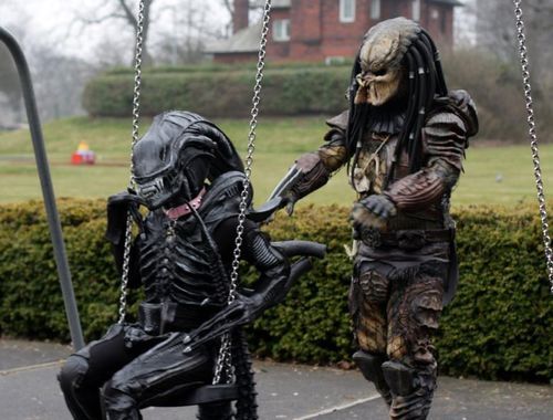 nerdygirl1128:  Alien and Predator called a truce.