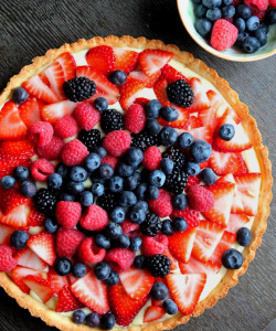 delicious-food-porn:Fruit Tart with Pastry Cream and Fresh Berriesyum