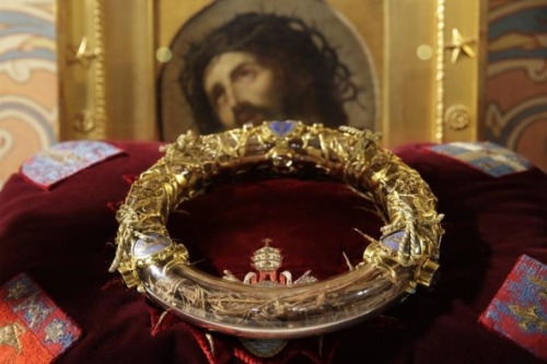 AN INCOMPLETE HISTORY OF MEDIEVAL ART XVII: LOUIS IX AND THE CROWN OF LIÈGE
In 1239 Louis IX paid the enormous sum of 135,000 livres for a collection of Passion relics, including the Crown of Thorns, wood from the True Cross, and nails used to affix...