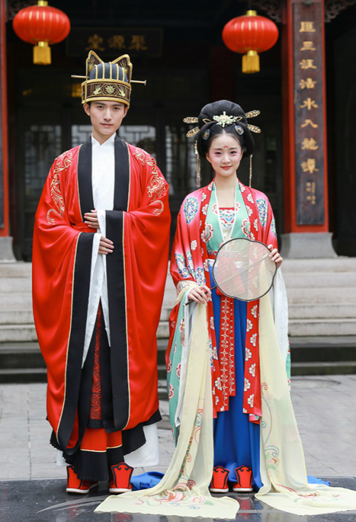 hanfugallery: Traditional Chinese hanfu | Tang dynasty style | Wedding dress by 重回汉唐