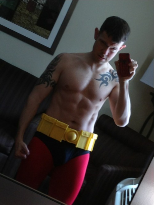 gaycomicgeek:  Retired my original version of this costume, but I guess it’s time to show my remade 