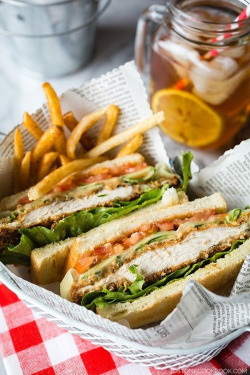 hardcore-food:  Crispy Chicken Sandwich  …Click here for more food photography!.