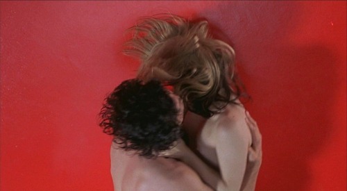 nakedsingersandmusicians:  nakedsingersandmusicians:Vitamin C in Dracula 2000 Happy Halloween!