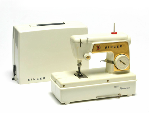 Sewing Machines for Little Girls: 1/ Ma Cosette, 1960-70. France. 2/3 Müller Regina, 1960-70. German