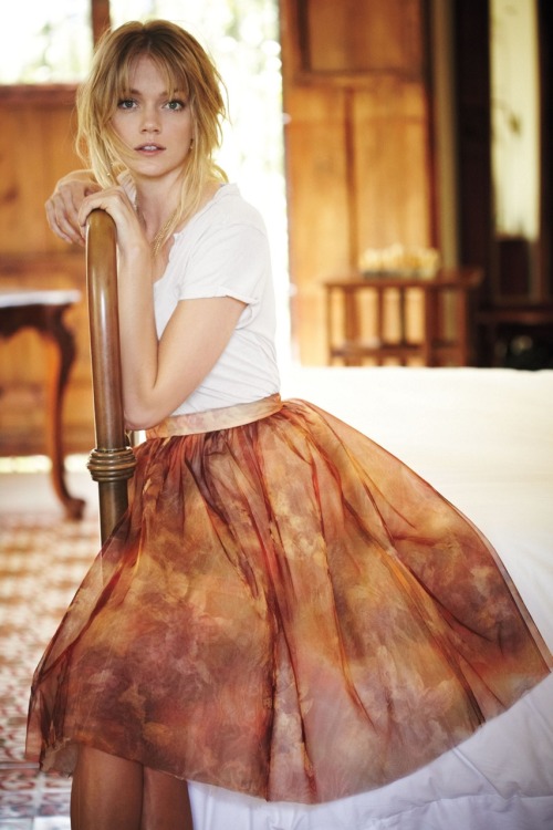 tendernessandtiaras: Just love this skirt. Love the colors like translucent rock. Fabulous.