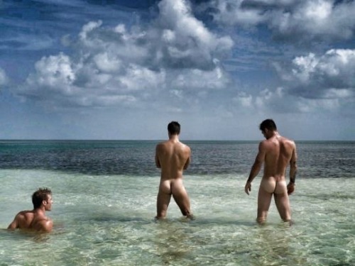speedobuttandtaint:  Over 44500 followers. 190000 posts of hot men, speedos and butt. Thanks to everyone 