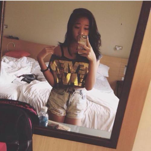 sexysingaporexmm: ssotongg: Anyone know her name or IG? Anyone with her info pm me please