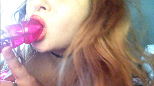 mirahxox:   New video called “Lip Tease and Blowjob Simulation” and it’s been uploaded to my ClipVia and ELM (the upper shot is the actual quality of the video and the gif is a preview)  I start out just teasing you with my bright red lips and then