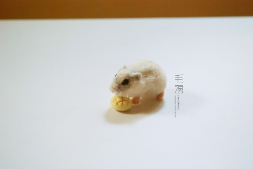  ▋ Djungarian Hamster ( custom-made )  Sculpture approximately  6 x 8.5 x 4.5 cm 