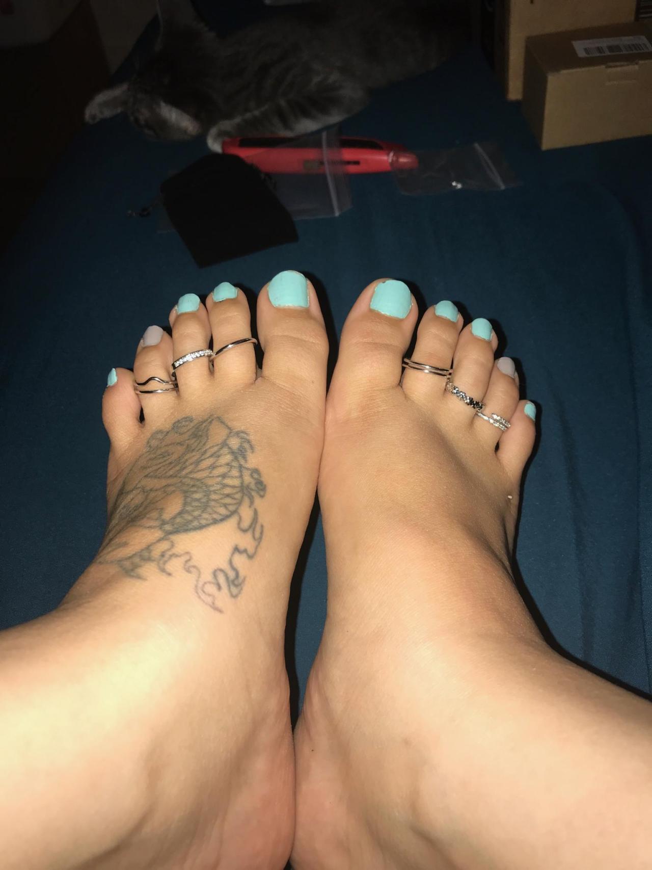 toesucker20-deactivated20210130:Who likes my gfs new toerings?? Who want to cum on