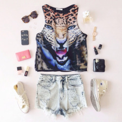 noxiously:  Sleeveless Leopard Print Vest