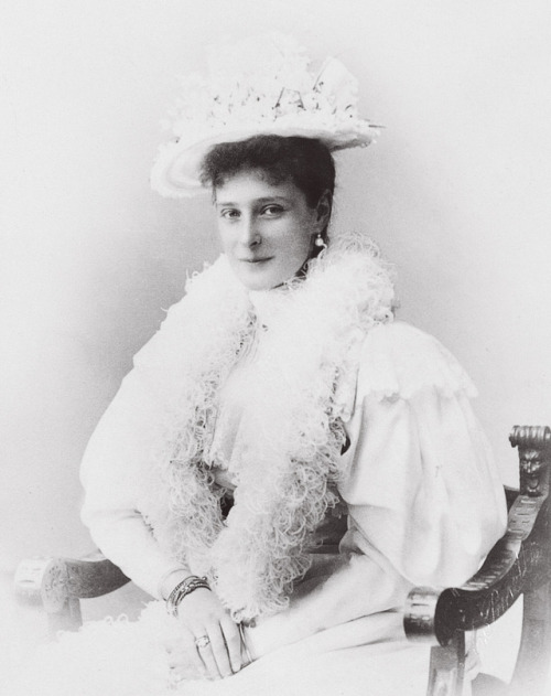 imperial-russia: The last Russian Empress Alexandra Fyodorovna (1872-1918), born Princess Alix of He