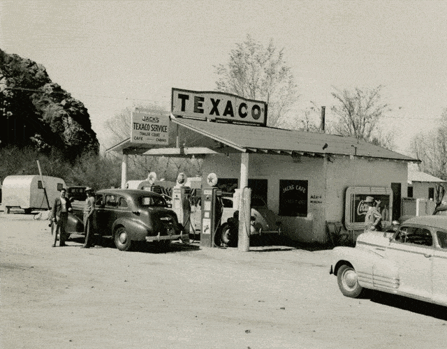 wildgypsywind:wings1295:  bobbycaputo:  Rephotographing Route 66: Animated GIFs Showing 1930-1970 Scenes Compared to Today Route 66 is a famous highway that crosses the United States, connecting Santa Monica, California on the west with Chicago, Illinois