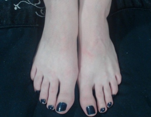 fem-sissy: Kiss my porcelain princess feet  Who wants to be a good foot slave and worship my pretty 