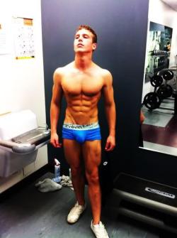 dudes-on-demand:  Richie’s Waist Band