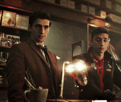 Edwin And Charles DEAD BOY DETECTIVES, S01E02, The Case Of The Dandelion Shrine