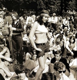 sixtiescircus:  Fans waiting in Hyde Park hours before a concert for the Rolling Stones, 1969