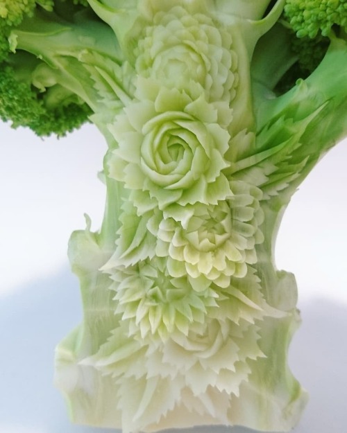 itscolossal:Intricate Patterns Hand-Carved into Fruit and Vegetables by Takehiro Kishimoto