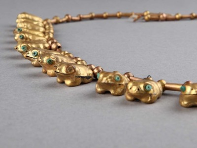 randomitemdrop:athelind:curlicuecal:lemonsharks:jeannepompadour:Moche necklace with gold beads in the shape of toads, 1-800 AD; Peruall modern jewelry designs are canceled, this is peak aestheticthis frog necklace from 1000 years ago has the exact same