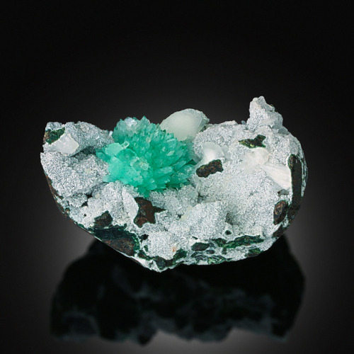 hematitehearts:  Apophyllite with StilbiteLocality: Jalgoan Quarries, Maharashtra, India