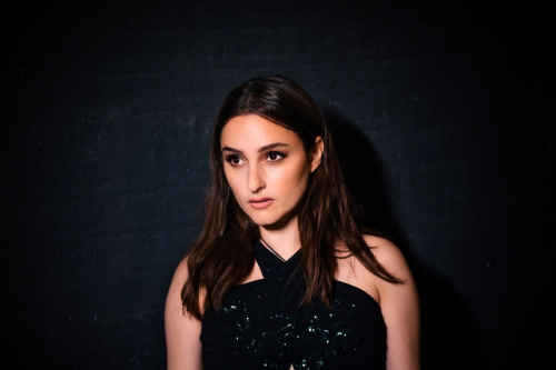 Backstage with BANKS right before she took the stage at House of Vans Chicago for her album release 