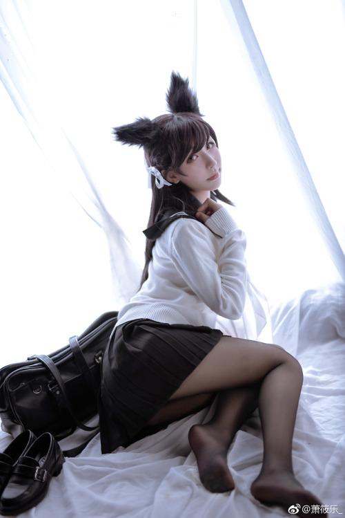 cosplay-zhifu:萧筱乐_ 10月2日 00:00 来自 iPhone客户端cos正片#碧蓝航线##学园幻想曲#  “指挥官，一起回家吧”爱宕：@萧筱乐_ PHX：@蓝染Aizen_ 妆后