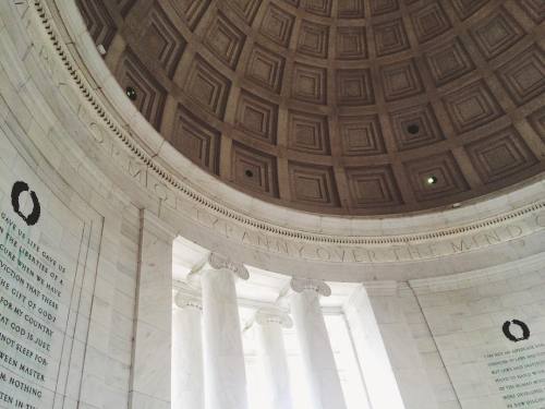 amyvnorris: (at Jefferson Memorial)