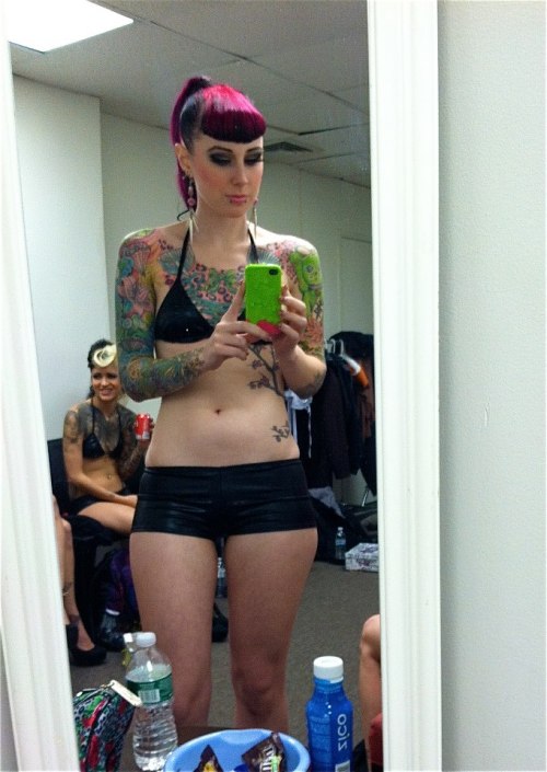 hadliecollins: I’ve got pretty nice hips too =]
