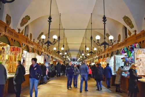 Kraków Cloth Hall @ Kraków . . . . . #Travelgram #Traveller #Instatravel #WorldTraveler #Globetrotte