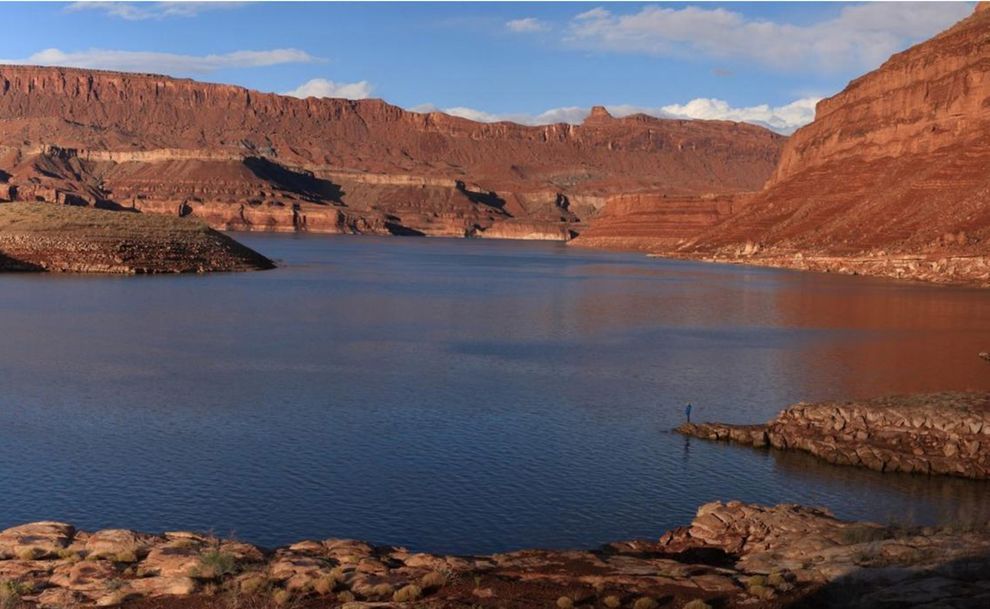 Reflection Canyon, part of Lake Powell in Glen Canyon. The &ldquo;bathtub rings&rdquo;