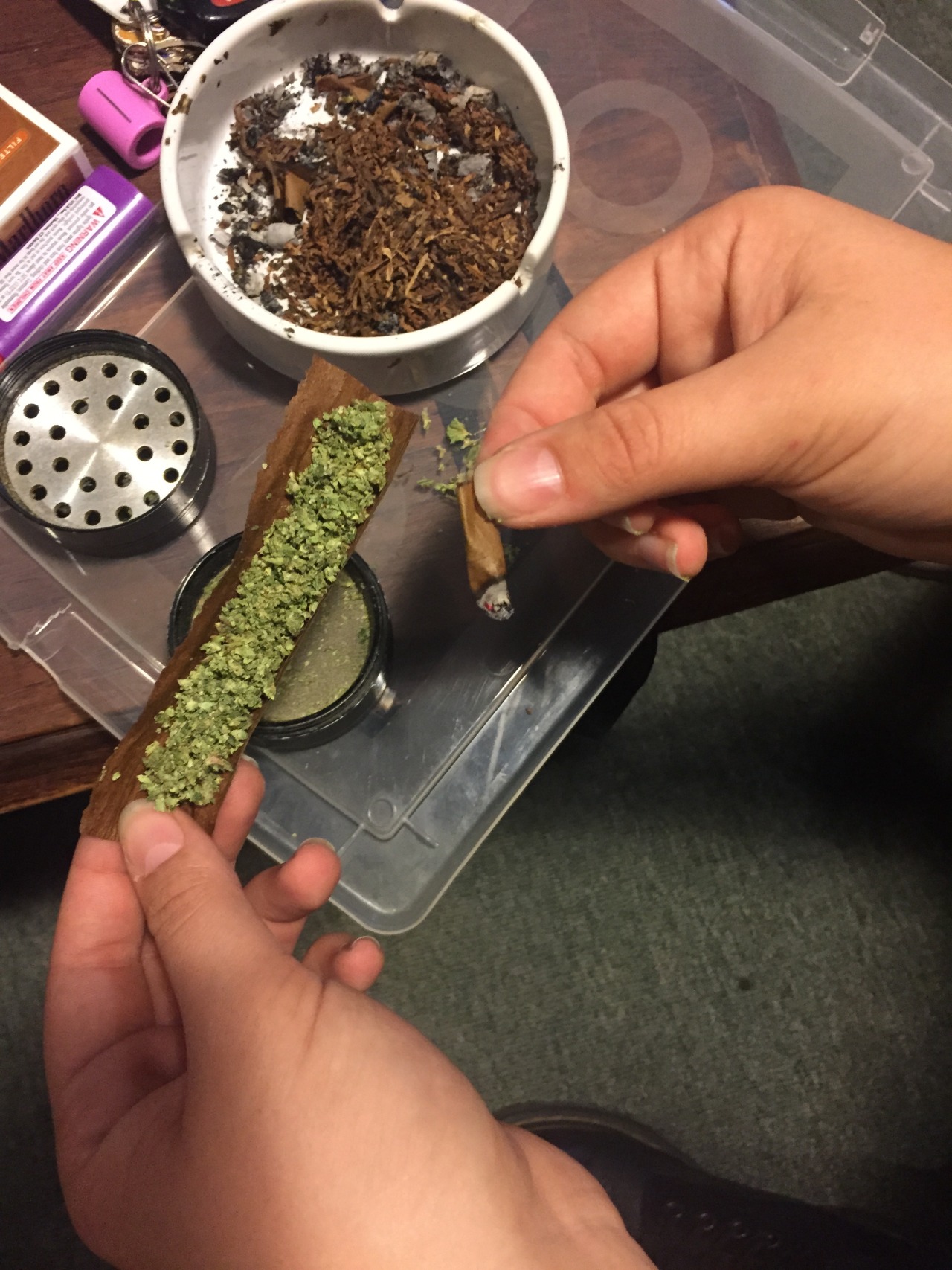 daddybearthings:  veraisastoner:  the ending of one blunt, the beginning of another.