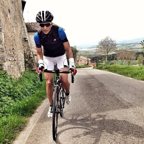 castellicycling: Don’t we all wish that we were riding in Italy today. @lauraomeara via @wheresjames