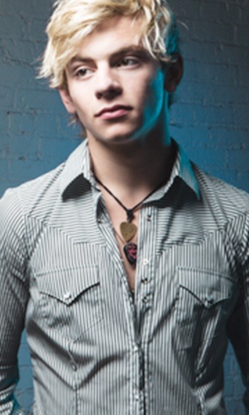 boys-do-luke: ⚪️ Ross Lynch ⚪️