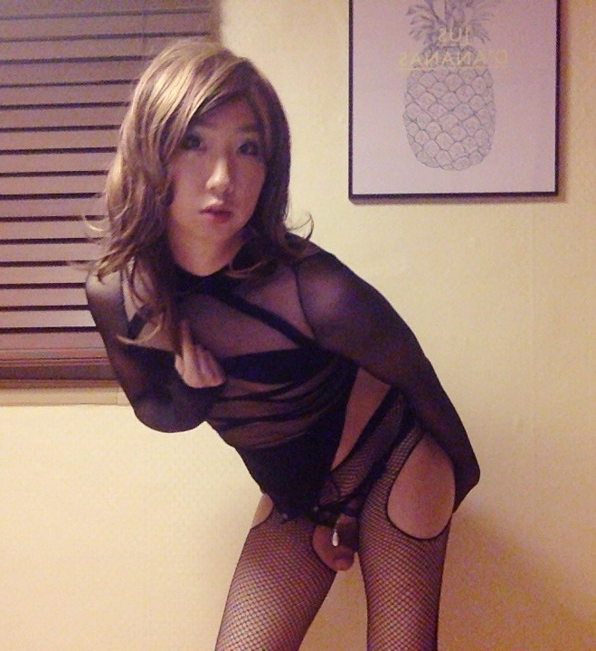 glamasiansissytranny: craving male attention with my cock out &lt;3