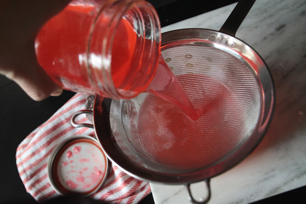 foodffs:  CANDY CANE VODKA  Really nice recipes. Every hour.         