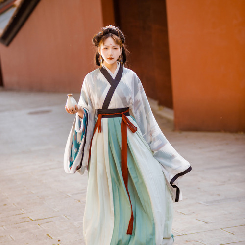 hanfugallery:Chinese hanfu by 彩云间