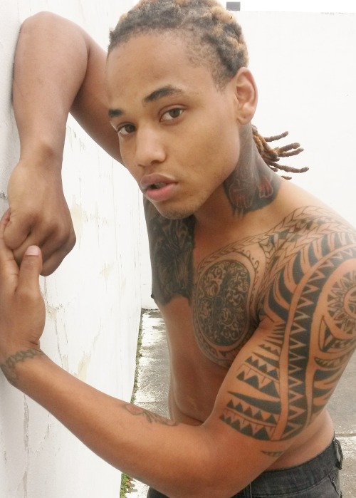 bottomkid123:  stclairemanagement:  New Face: Introducing DJ http://stclairemodels.blogspot.com/2014/12/introducing-new-face-dj.html   Oh my he cute