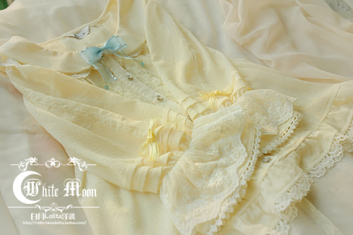littleredqueen:  truth2teatold:  White Moon Rose Letter  white moon is so great 