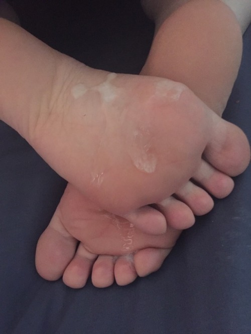 ellessexyfeet:  Oops😘