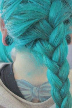 pooppunksucks:  i remember my turquoise hair :(( 