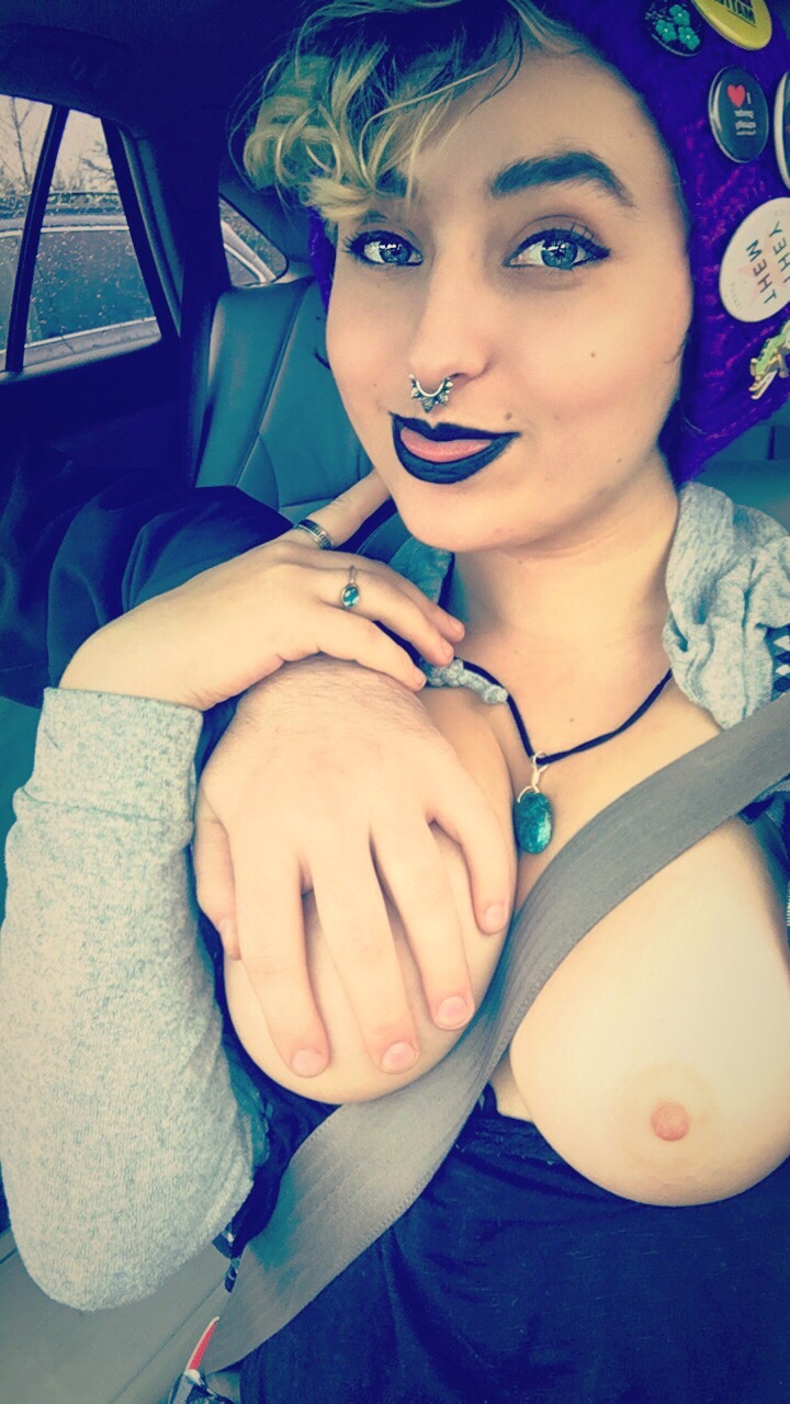 porn-by-an-ace: I should probably stop distracting the driver, haha whoops 