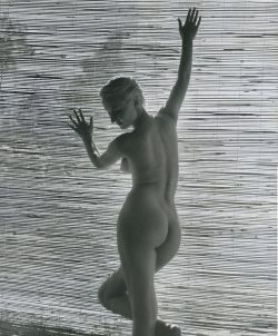 hoodoothatvoodoo:Photo by Andre de Dienes