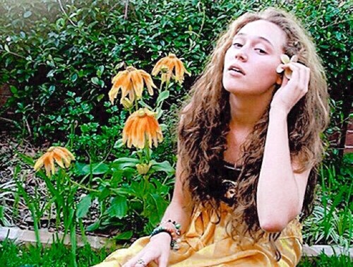 taylordebnams: Alycia Debnam-Carey + flower child