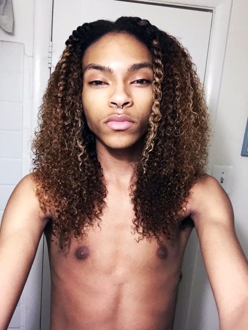 artistiquesoul: bizarrelogicc: Selfie game is quite strong WHAT A BEAUTIFUL HUMAN BEING. OMG, HOW.