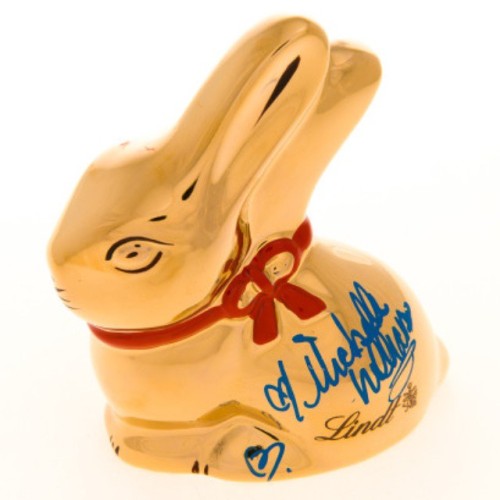 The sixth Lindt GOLD BUNNY Celebrity Auction launched March 10 in support of Autism Speaks. This yea