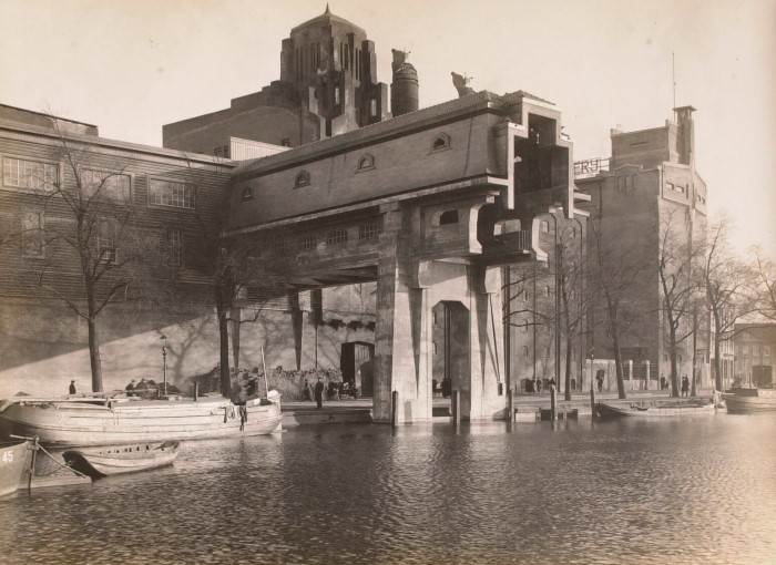 architectureofdoom:
“Heineken brewery, Rotterdam, 1924
”