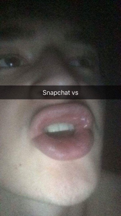 taggedfun:  Snapchat vs Instagram Snapchat: TumblrJon