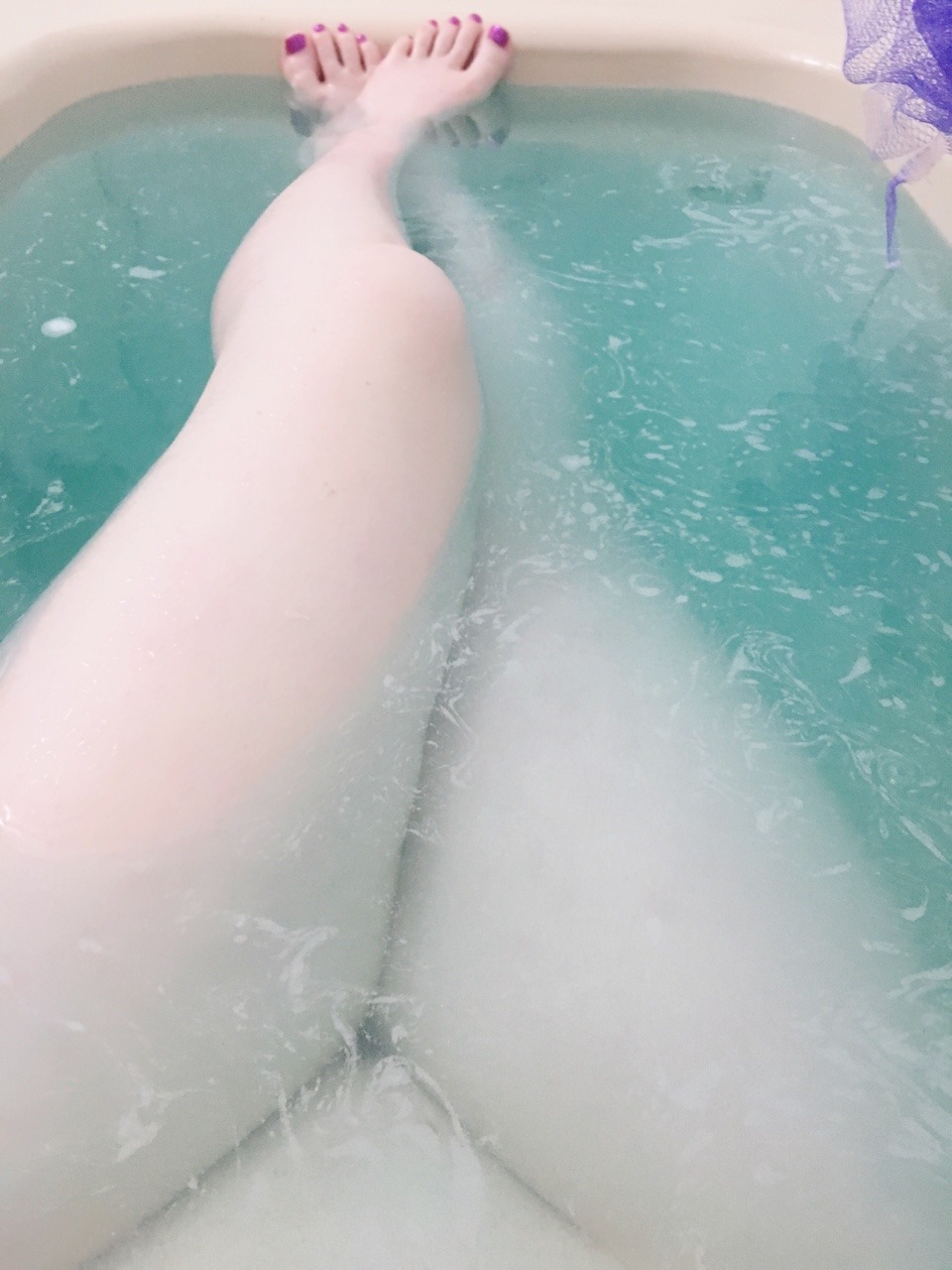 samypantha:   Sexy morning bath time! Lush is amazing. ❤️ If you like what you