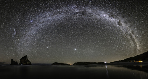 Wharariki Arch at Te Rae, Tasman, New Zealand by James Gibson js